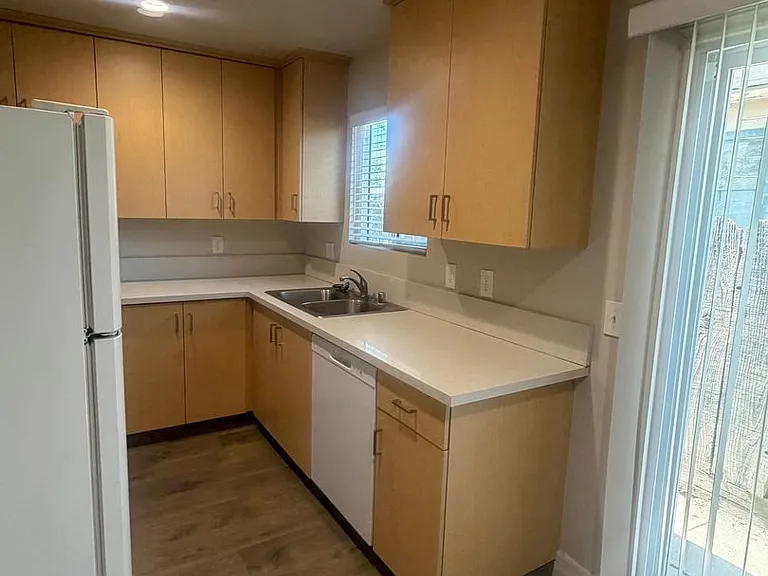 578 N Brown St — Photo 12