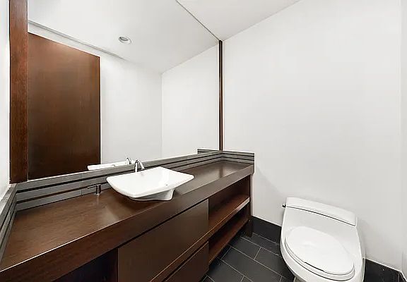 5th image of 40 Broad St Penthouse 3B