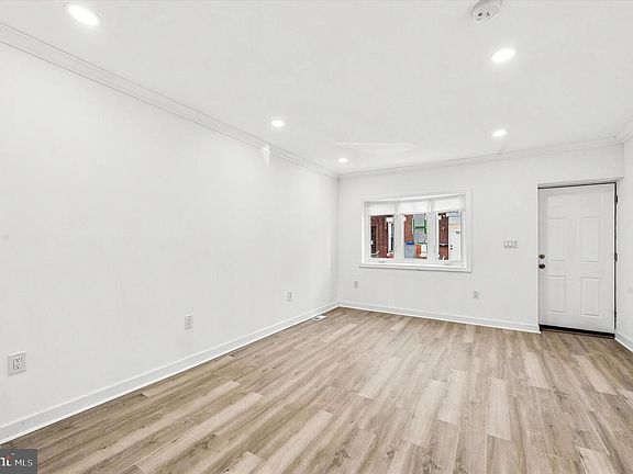 3rd image of 1031 Winton St
