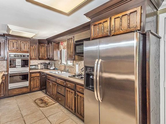 5th image of 29 E Park Dr