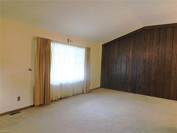5th image of 5988 Houston Dr