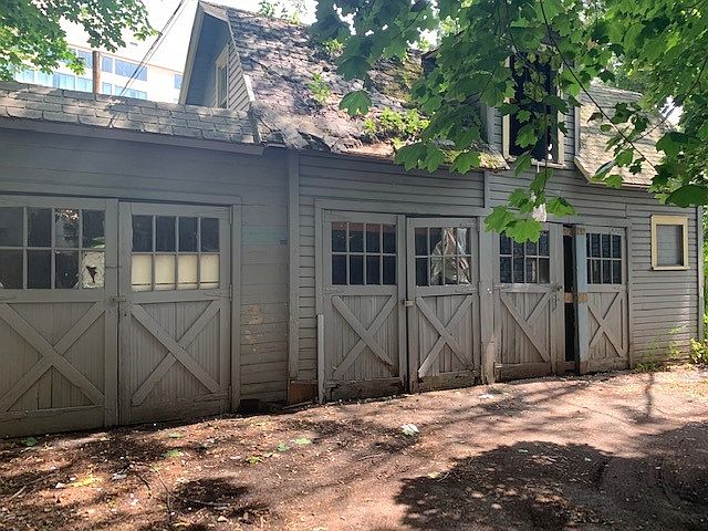 Exterior Features