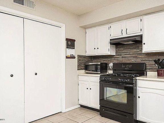 3rd image of 3471 Venus St #1