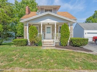 36 Orchard St, Bloomingdale, NJ 07403