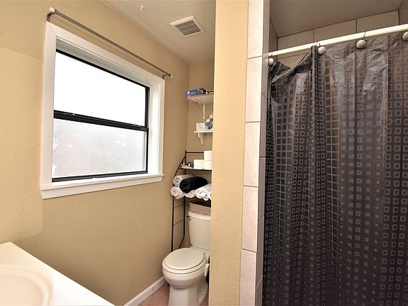 5th image of 2601 Pine St