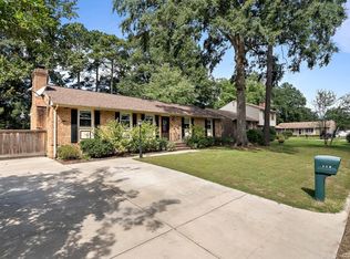 118 Lexington Dr, Colonial Heights, VA 23834