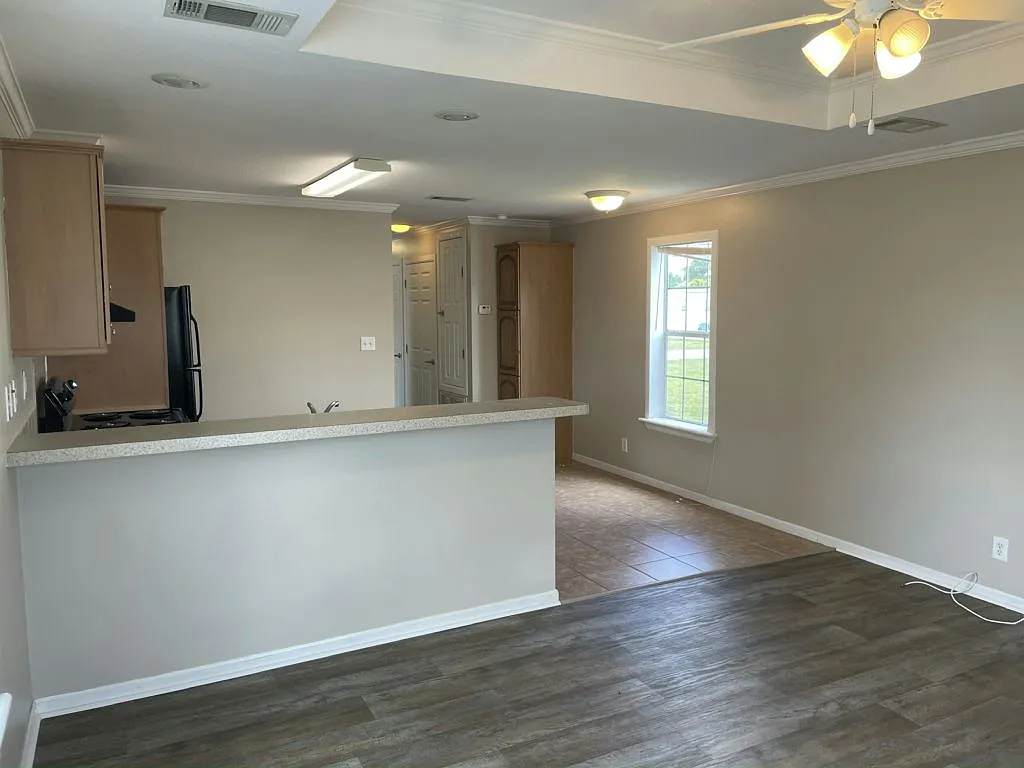2 bed, 1.0 bath, 832 sqft, $1,599 — Photo 3