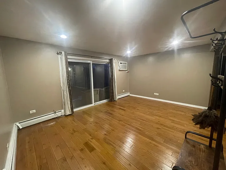 12715 La Crosse Ave #303 — Photo 4