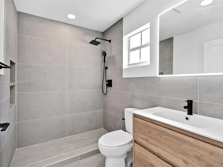 407 NW 45th St — Photo 14
