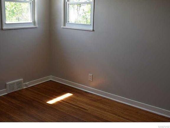 4th image of 224 Oakridge Ave
