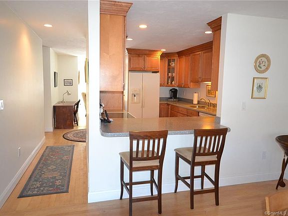 5th image of 302 Garden Cir