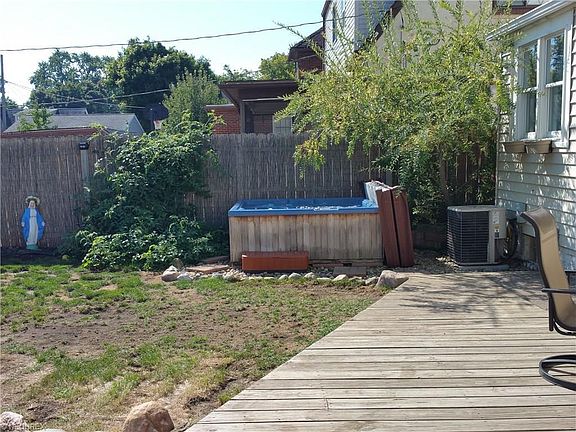 5th image of 1039 Hawthorne Ave