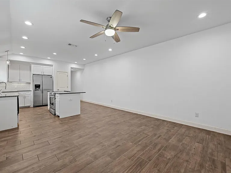607 E Carter St #607 — Photo 13