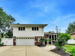 911 S Elmhurst Rd, Mount Prospect, IL 60056