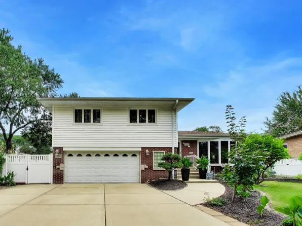 911 S Elmhurst Rd, Mount Prospect, IL 60056