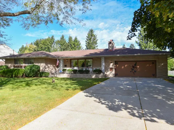 10544 West Howard AVENUE, Greenfield, WI 53228