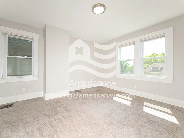 1531944_007_main_bedroom_7.jpg