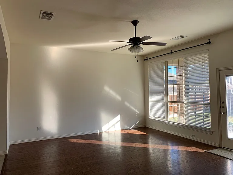 1017 Somerset Cir — Photo 8
