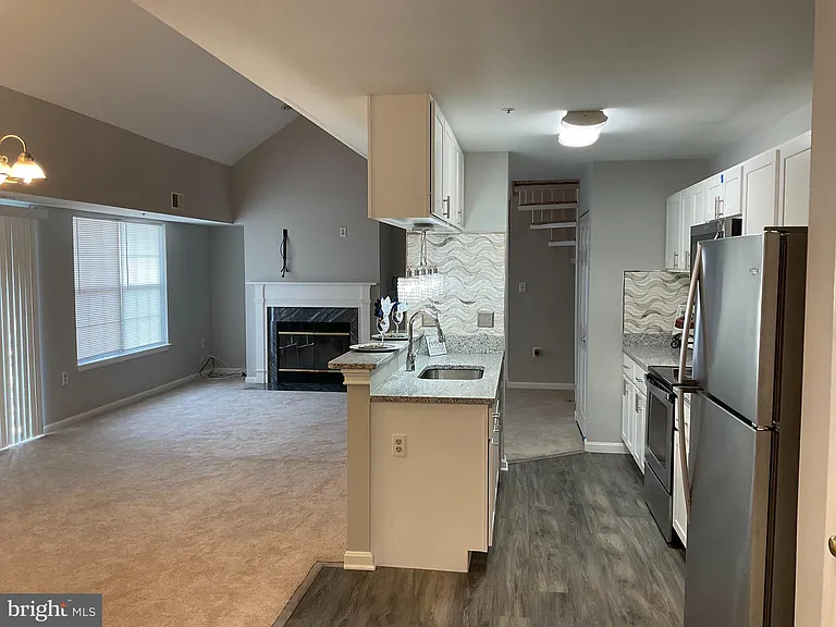 9808 Lake Pointe Ct #301 — Photo 25