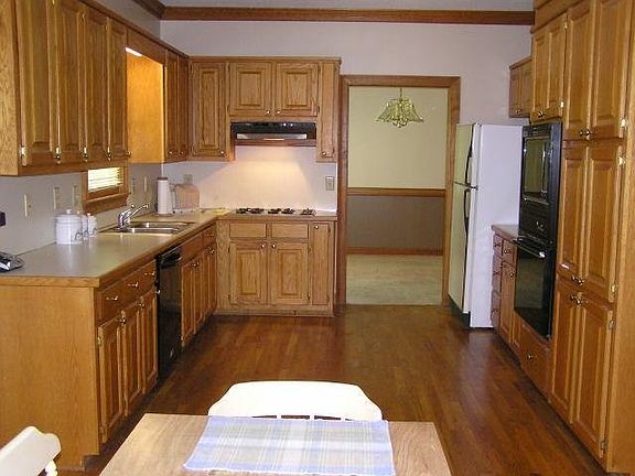 4th image of 1060 Castle Lake Ct