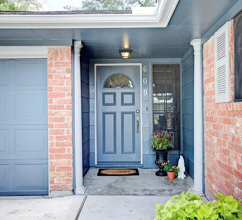 4 bed, 2.0 bath, 1640 sqft, $2,300 — Photo 2