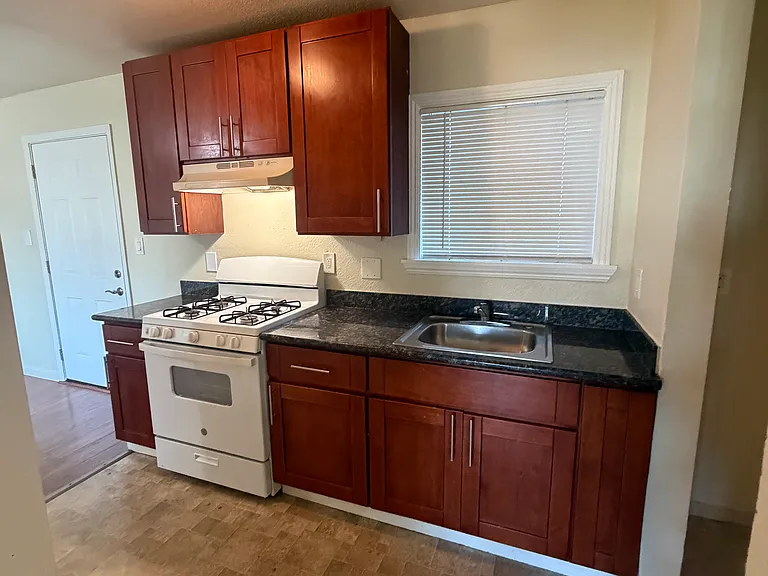 1810 E 25th St #206 — Photo 5