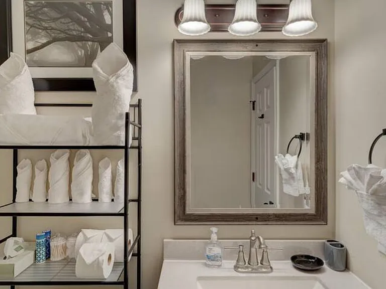 2225 Summit St #2 — Photo 8