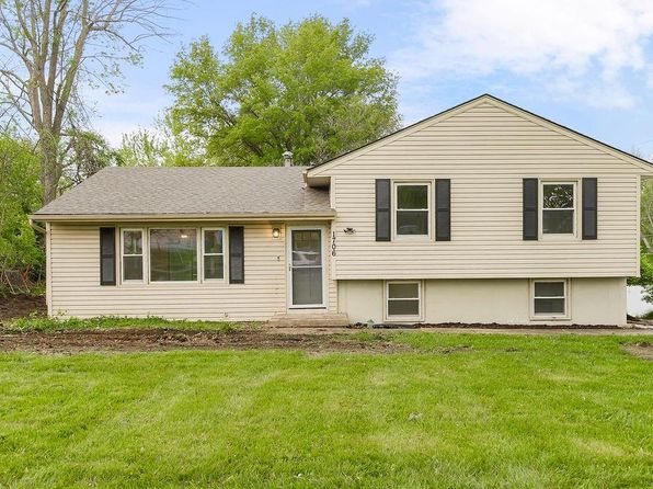 1706 W Main St, Greenwood, MO 64034