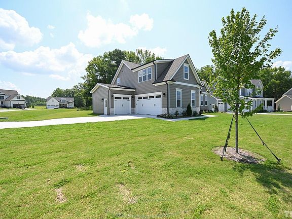3rd image of 36 Bellicourt Dr