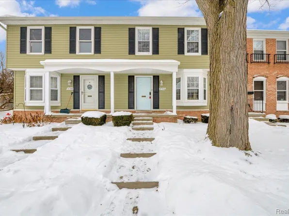 37346 Charter Oaks Blvd, Clinton Township, MI 48036