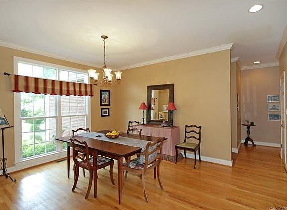 5th image of 150 Golden Oak Dr