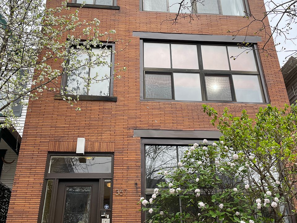 Lovely 2 bedroom, 1 bath loft apartment on quiet street in best Shadyside location.