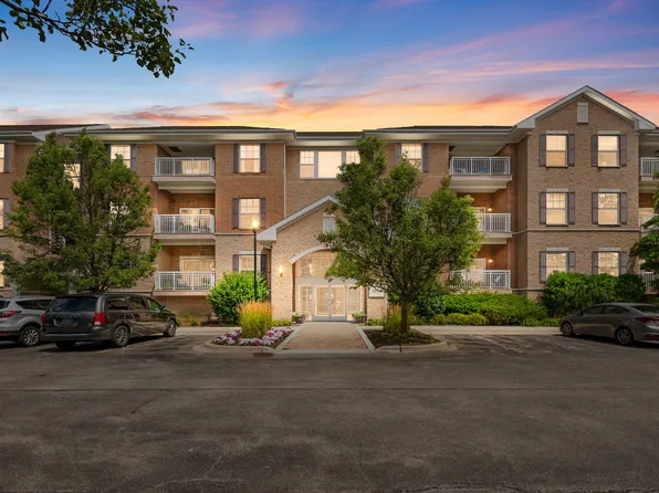 2676 Stone Cir, Geneva, IL 60134