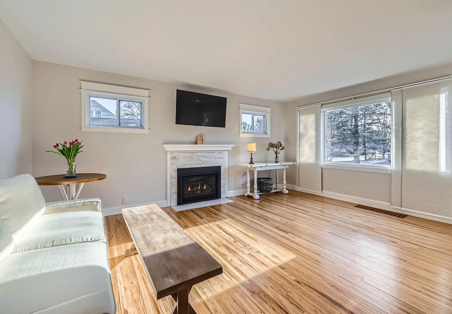 4 bed, 2512 sqft, $3,600 — Photo 3