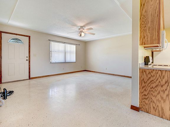 4th image of 2860 Notre Dame Ave