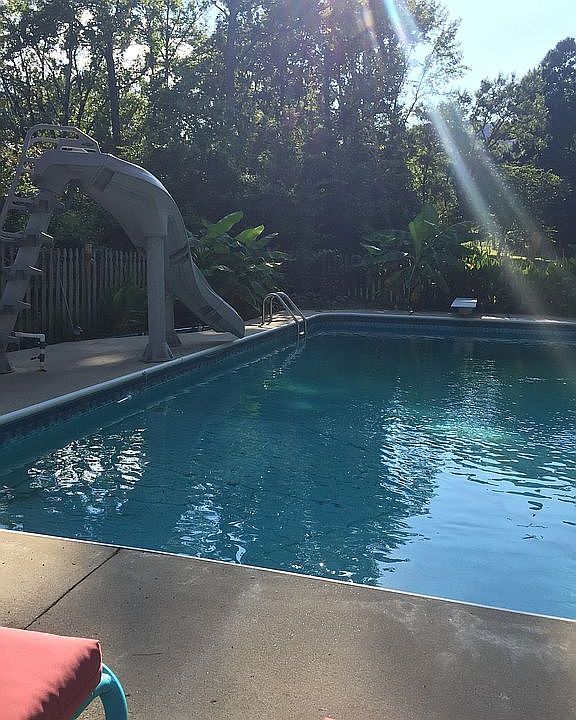 2nd image of 10409 Vernon Ln