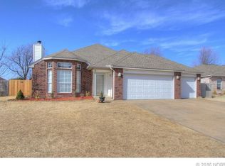 5304 S Maple Pl, Broken Arrow, OK 74011