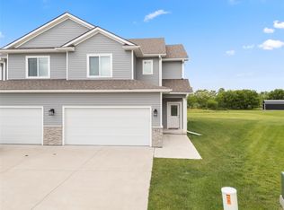 832 Kinney Cir NE, Bondurant, IA 50035