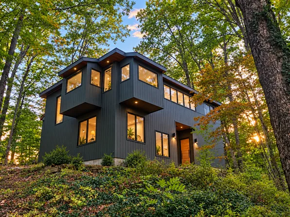 38 Hubbard St, Lenox, MA 01240