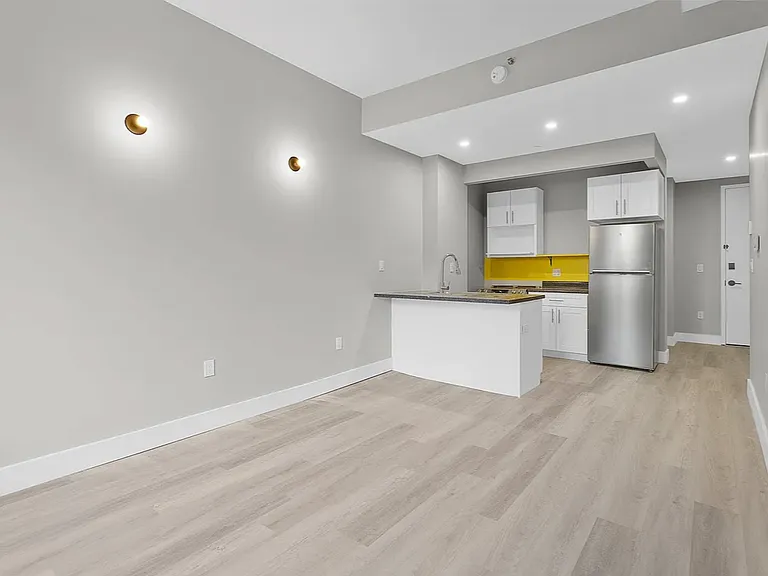 639 E 28th St #1A — Photo 4
