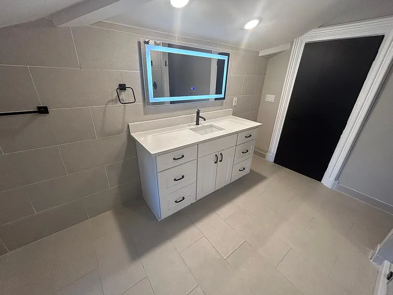 3805 Franklin Blvd #301 — Photo 42
