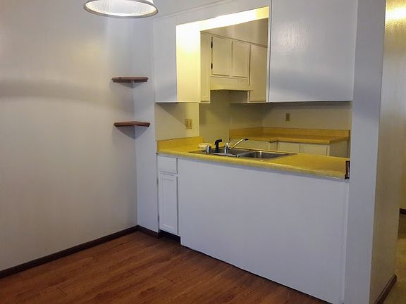 5th image of 2046 W Bolivar Ave