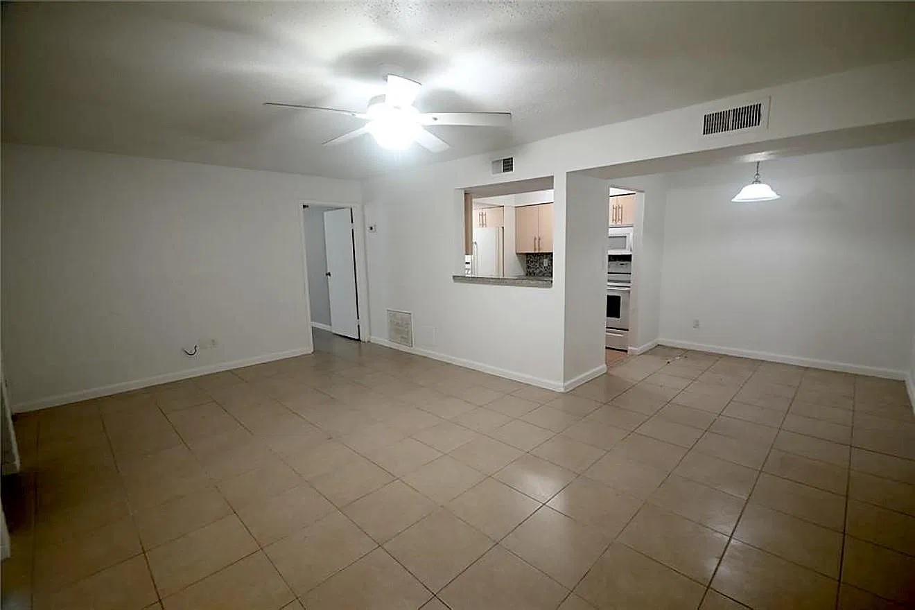 2 bed, 2.0 bath, 4272 sqft, $1,350 — Photo 3