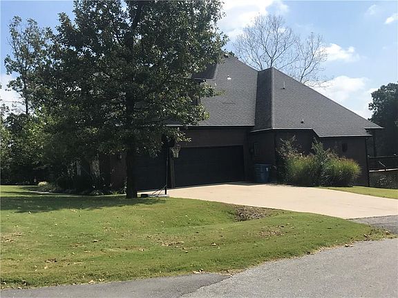 4th image of 2 Taylor Dr