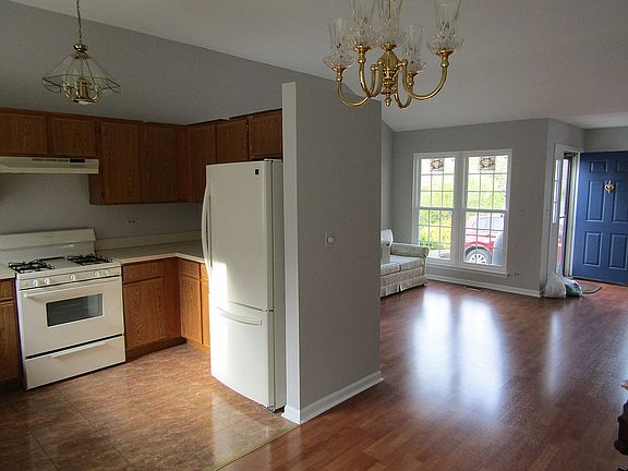 2nd image of 2355 Applewood Ln