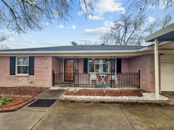 7825 Whitney Dr, White Settlement, TX 76108