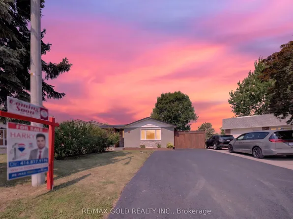 22 Deeside Cres, Brampton, ON L6T 3L7