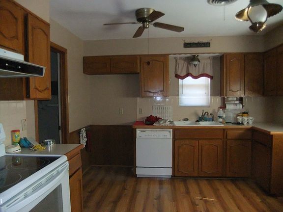 5th image of 1932 Lynn St