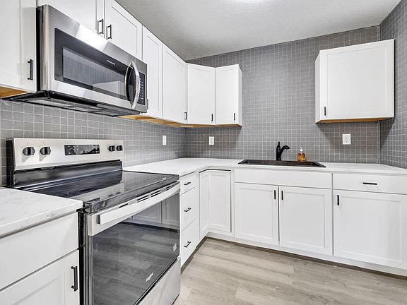 3rd image of 107 Wayne Ave
