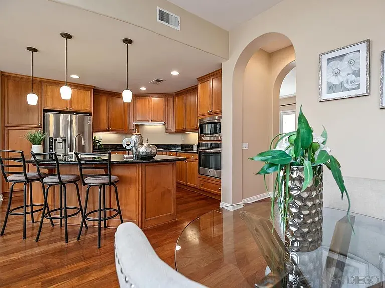 2759 E Bainbridge Rd — Photo 13
